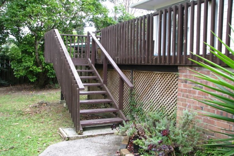 Photo of property in 17 Salamanca Road, Sunnynook, Auckland, 0620