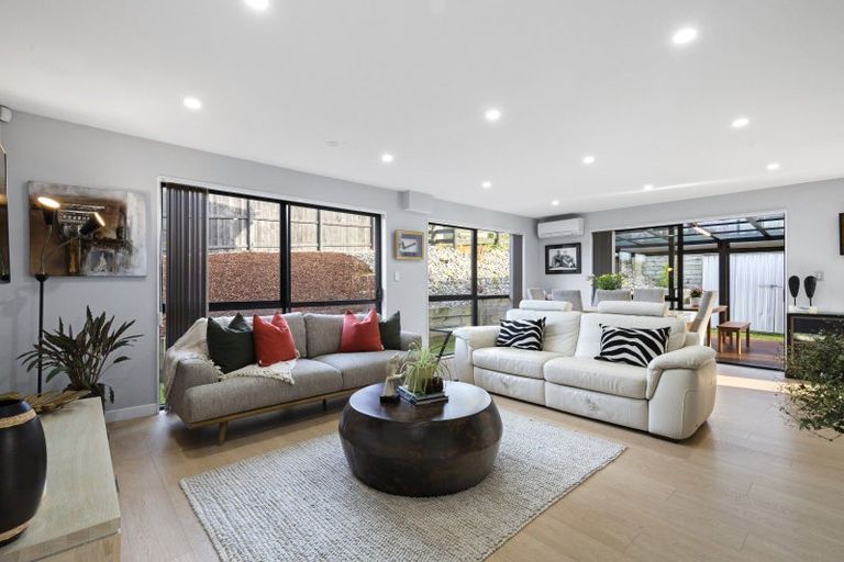 Photo of property in 1 Sai Ridge Close, Pukekohe, 2120