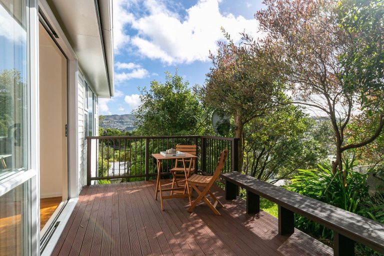 Photo of property in 9 Lomond Street, Newlands, Wellington, 6037