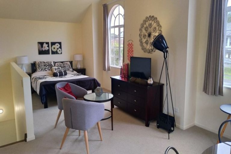 Photo of property in 22 Kuripaka Crescent, The Gardens, Auckland, 2105