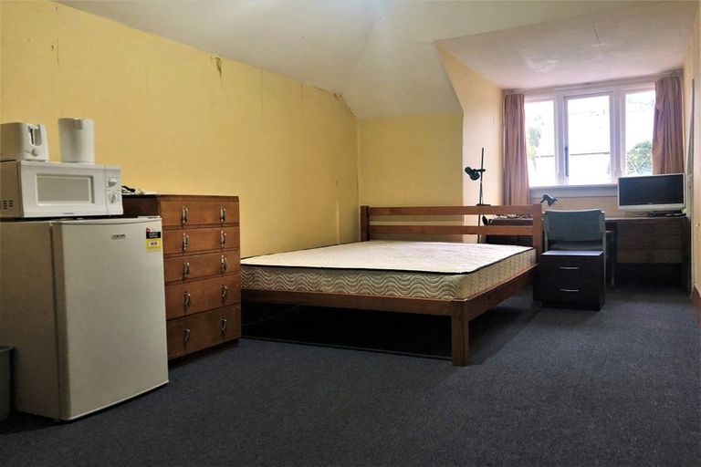 Photo of property in 82 Manor Place, Dunedin Central, Dunedin, 9016