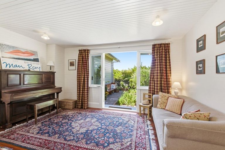 Photo of property in 35 Homewood Avenue, Karori, Wellington, 6012