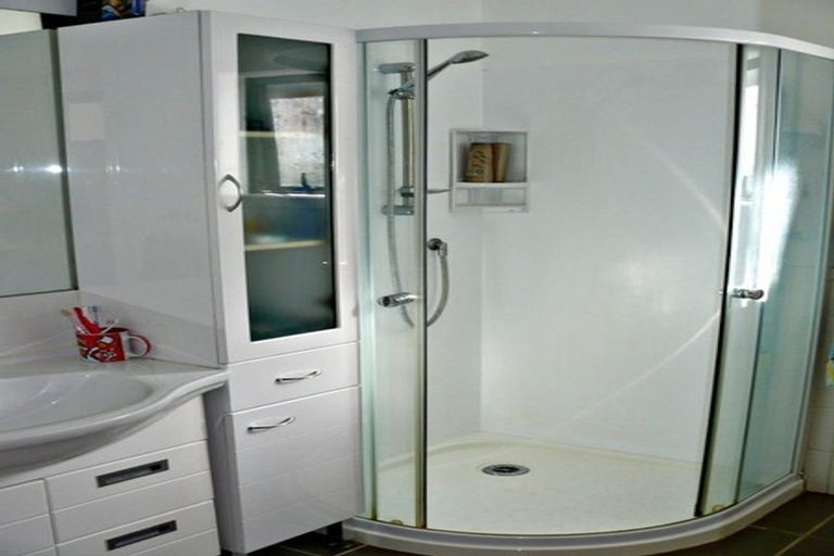 Photo of property in 16 Ivy Place, Birkdale, Auckland, 0626