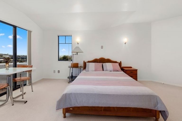 Photo of property in 28 St Clair Place, Browns Bay, Auckland, 0630