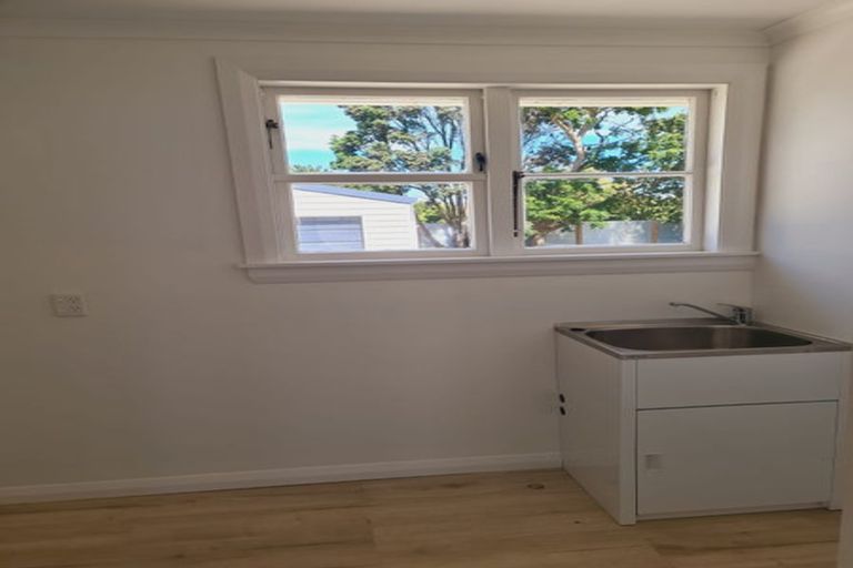 Photo of property in 16 Avon Terrace, Roslyn, Palmerston North, 4414