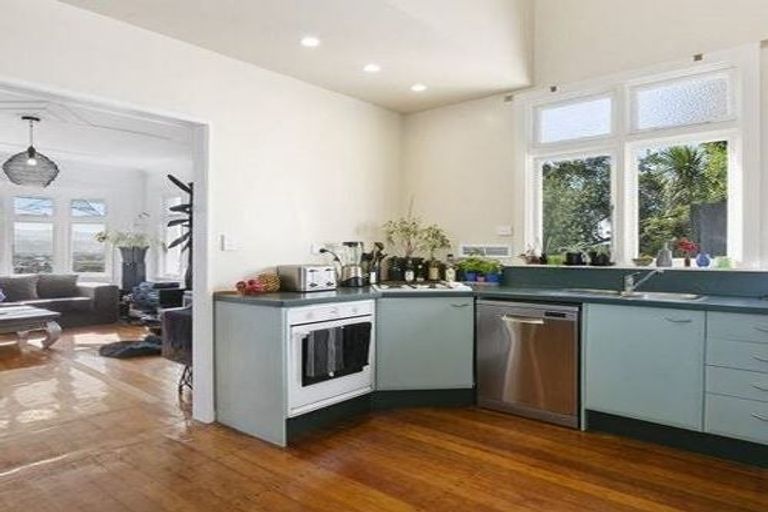 Photo of property in 32 Motu Street, Saint Clair, Dunedin, 9012