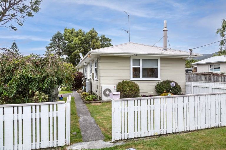 Photo of property in 46 Harrison Street West, Featherston, 5710