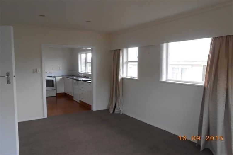 Photo of property in 26 Robert Street, Newlands, Wellington, 6037
