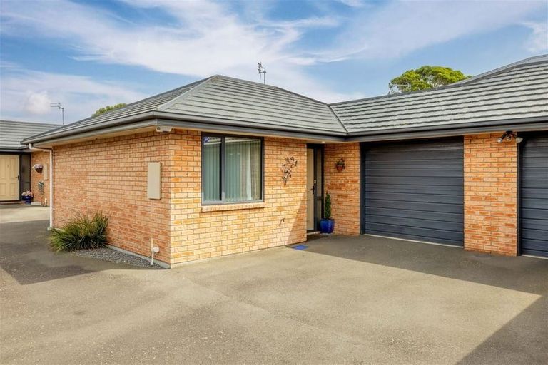 Photo of property in 3/123 Sawyers Arms Road, Northcote, Christchurch, 8052