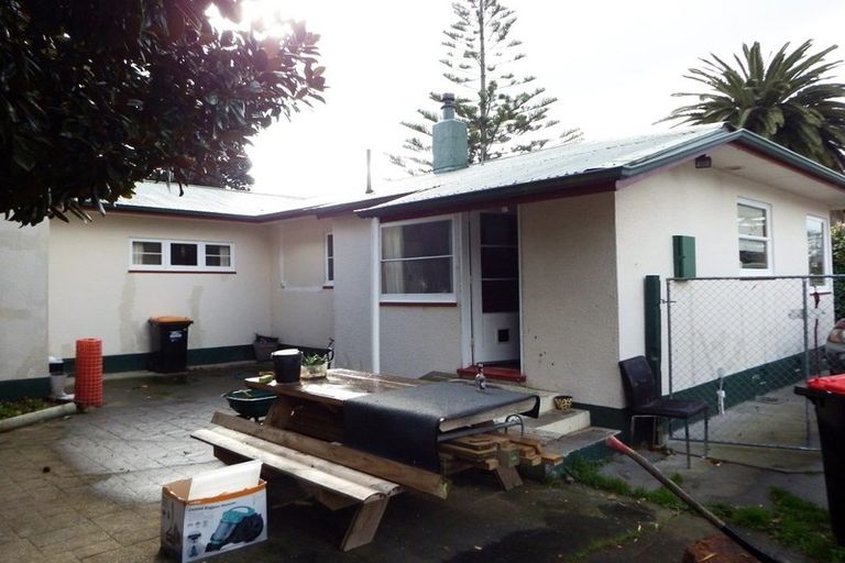 Photo of property in 2 Gloucester Street, Takaro, Palmerston North, 4412