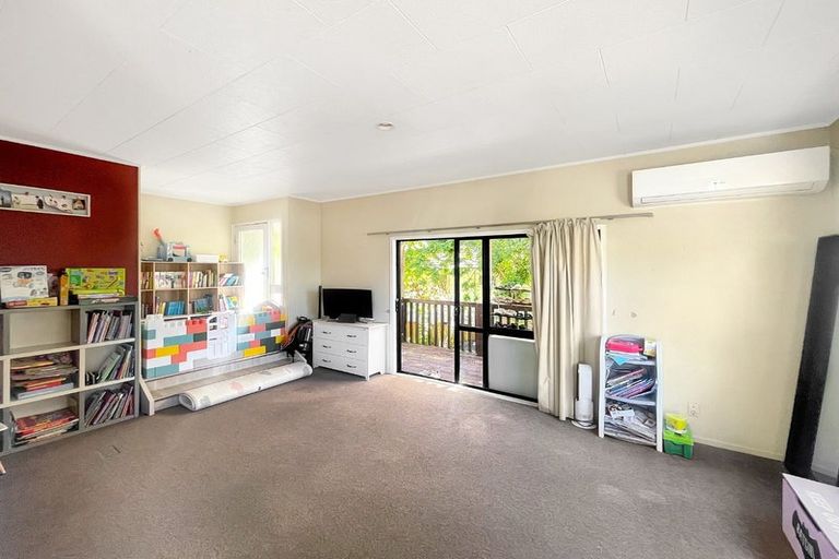 Photo of property in 6 Santiago Crescent, Unsworth Heights, Auckland, 0632