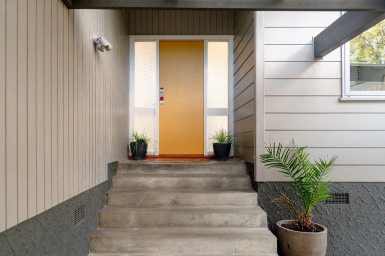 Photo of property in 15 Rangitane Street, Maupuia, Wellington, 6022