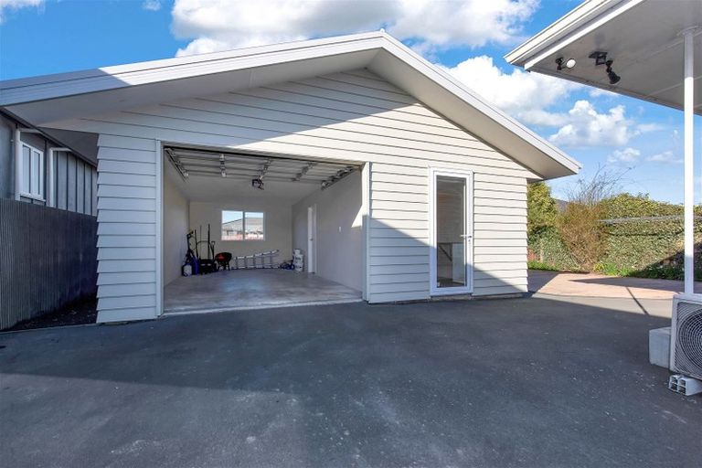 Photo of property in 124 Gayhurst Road, Dallington, Christchurch, 8061