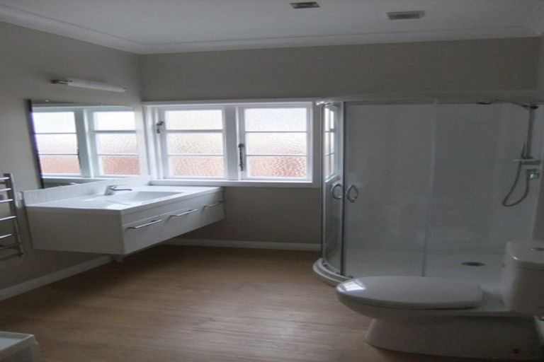 Photo of property in 15 Saint Ronans Avenue, Waterloo, Lower Hutt, 5011