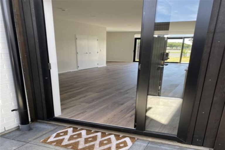 Photo of property in 87 Walters Road, Papakura, Takanini, 2110