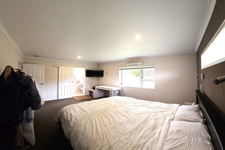 Photo of property in 93a Taylor Terrace, Tawa, Wellington, 5028