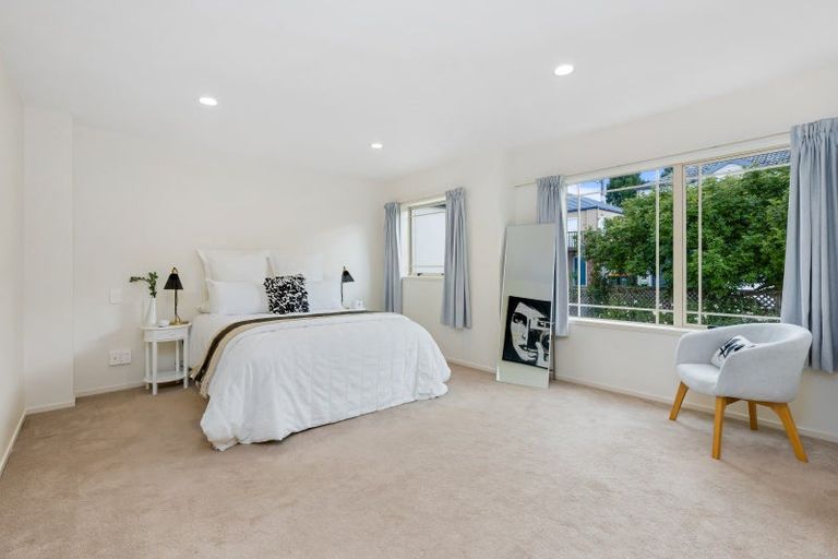 Photo of property in 145f Hobsonville Road, West Harbour, Auckland, 0618