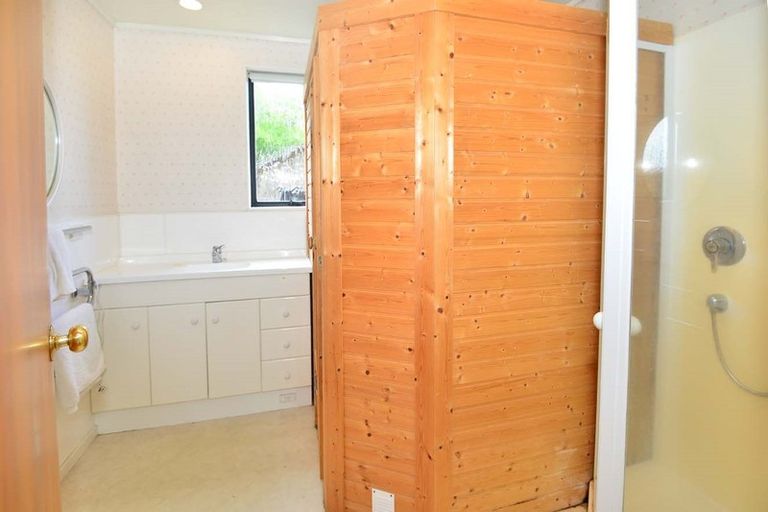 Photo of property in 2/81 Knights Road, Rothesay Bay, Auckland, 0630