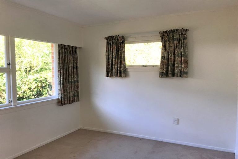 Photo of property in 18 Beaumont Crescent, Frankleigh Park, New Plymouth, 4310