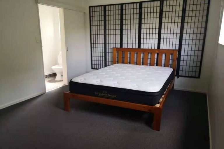 Photo of property in 18 Kiernan Place, Kelston, Auckland, 0602