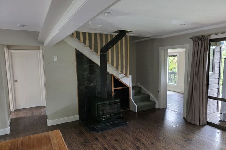 Photo of property in 48 Turanga Road, Henderson Valley, Auckland, 0612