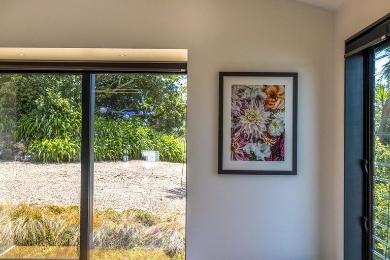 Photo of property in 70 Queens Drive, Oneroa, Waiheke Island, 1081