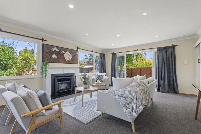 Photo of property in 1 Athlone Place, Hokowhitu, Palmerston North, 4410