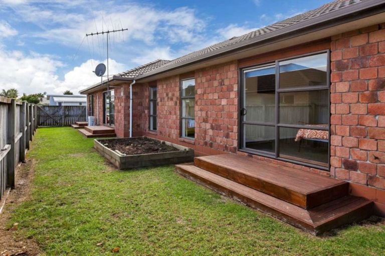 Photo of property in 1 Resolution Place, One Tree Point, 0118