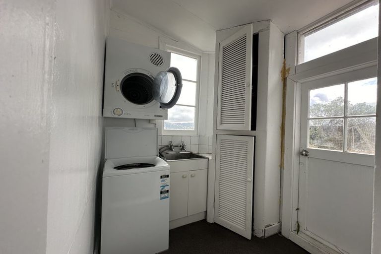 Photo of property in 11 Vogel Street, Mount Victoria, Wellington, 6011