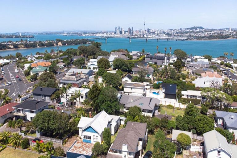 Photo of property in 72 Hinemoa Street, Birkenhead, Auckland, 0626