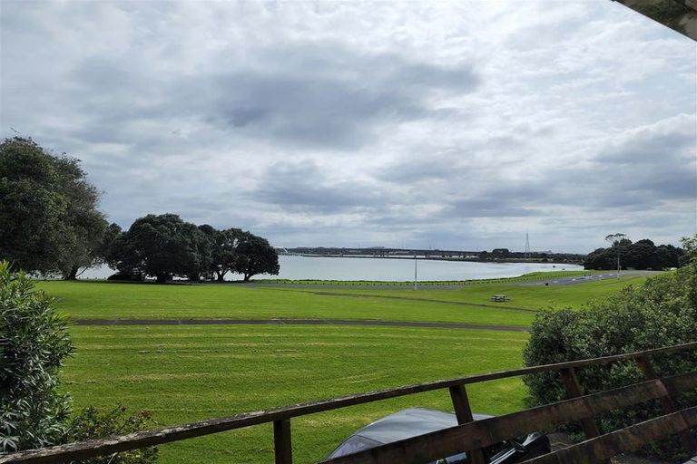 Photo of property in 2 Shortt Avenue, Mangere Bridge, Auckland, 2022