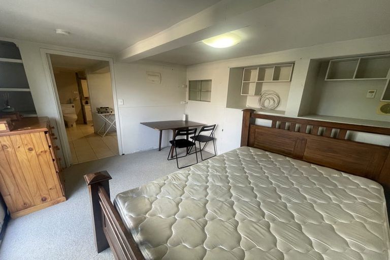 Photo of property in 9 Finn Place, Totara Vale, Auckland, 0629