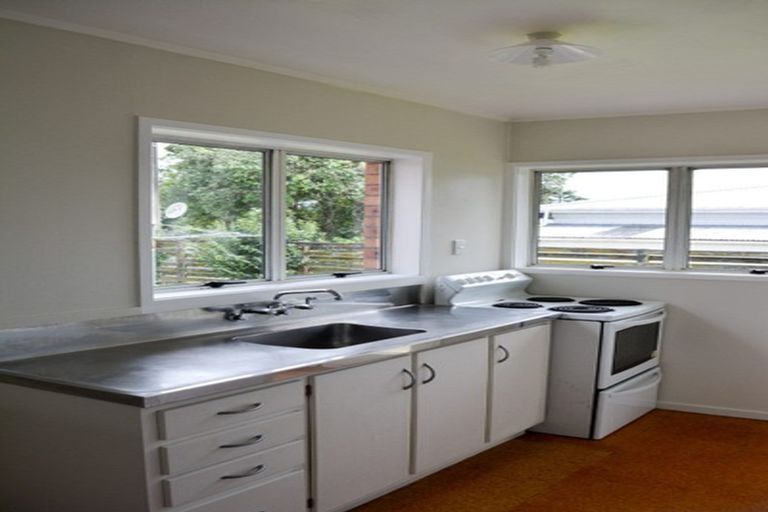 Photo of property in 4/318 Te Atatu Road, Te Atatu South, Auckland, 0610