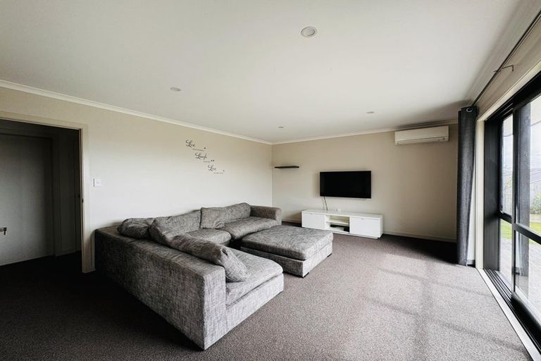 Photo of property in 8 Gibraltar Way, Fitzherbert, Palmerston North, 4410