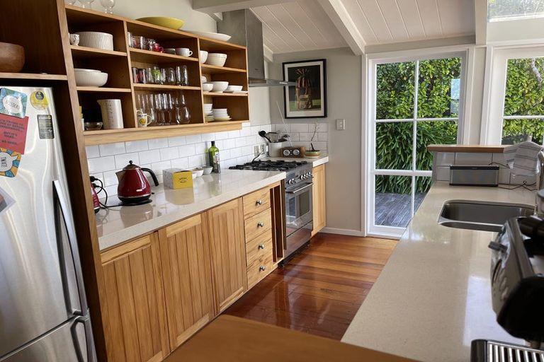 Photo of property in 82 Moana Road, Kelburn, Wellington, 6012