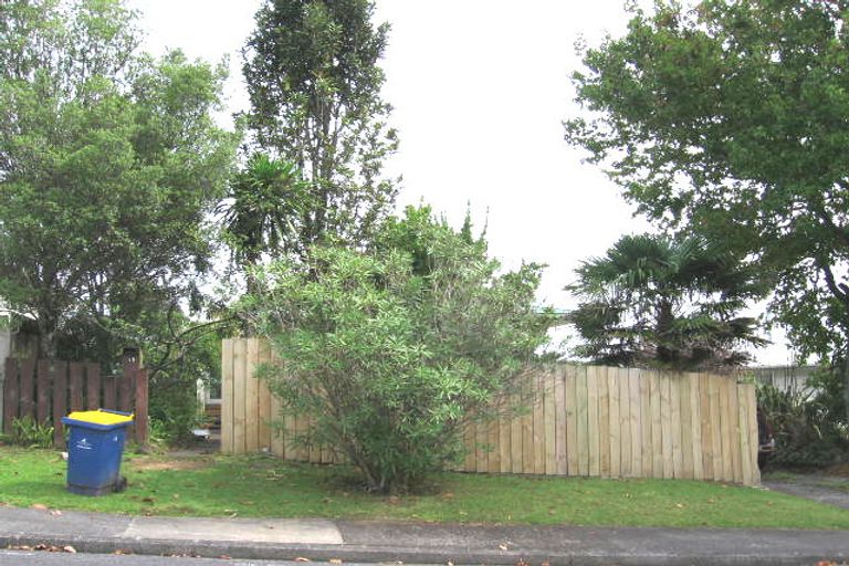 Photo of property in 13 Ranui Avenue, Ranui, Auckland, 0612