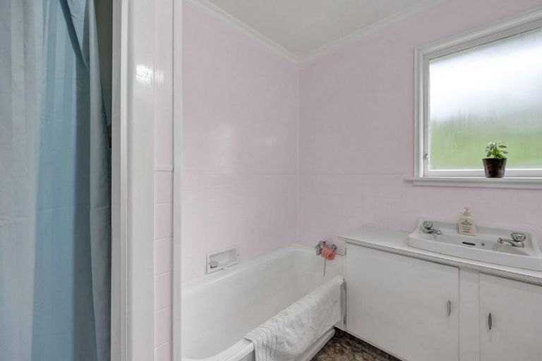 Photo of property in 2a Kendal Place, Merrilands, New Plymouth, 4312