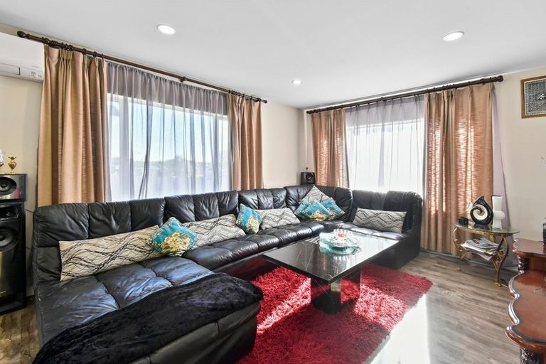 Photo of property in 74 Keri Vista Rise, Papakura, 2110