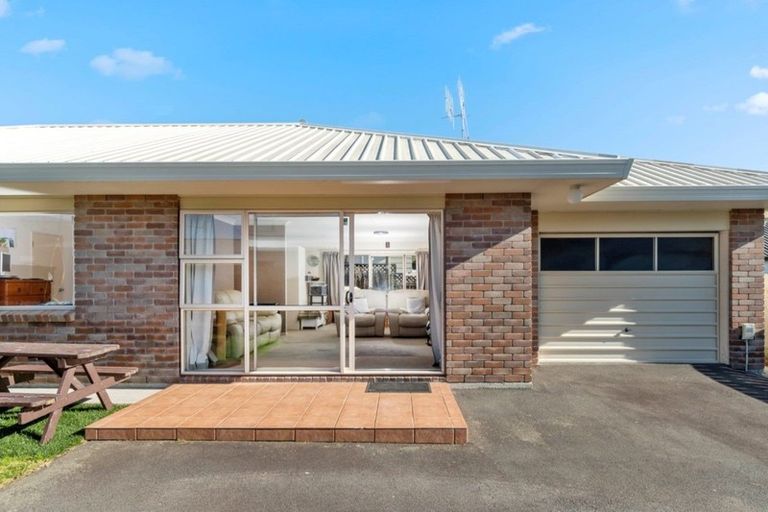 Photo of property in 4b Queen Road, Bellevue, Tauranga, 3110
