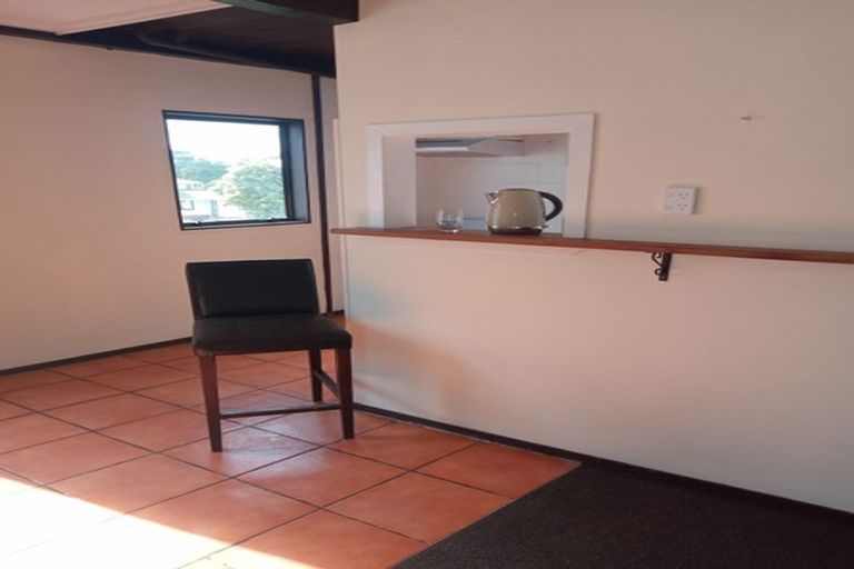 Photo of property in 140 Akaroa Drive, Maupuia, Wellington, 6022