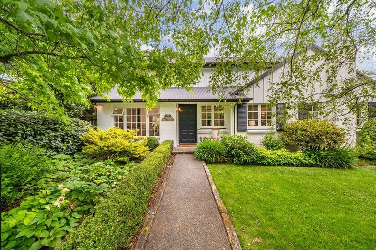 Photo of property in 88 Pinehaven Road, Pinehaven, Upper Hutt, 5019