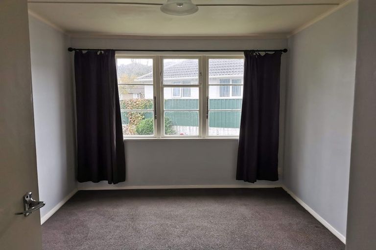 Photo of property in 4 Prouse Crescent, Naenae, Lower Hutt, 5011