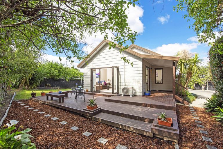 Photo of property in 2/13 De Quincey Terrace, Highland Park, Auckland, 2010