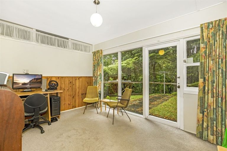 Photo of property in 186 Atkinson Road, Titirangi, Auckland, 0604