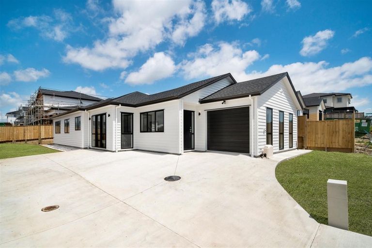 Photo of property in 27 Cloonlyon Drive, Flat Bush, Auckland, 2019