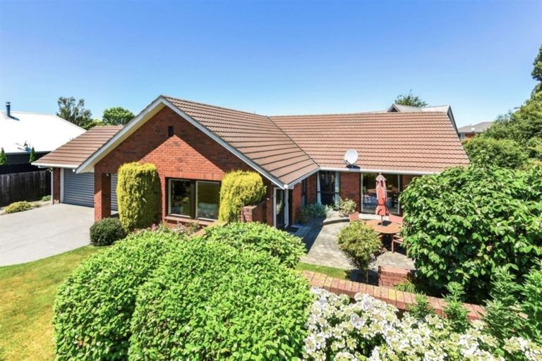 Photo of property in 98 Regency Crescent, Redwood, Christchurch, 8051