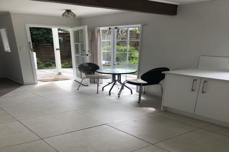 Photo of property in 2/26 Richards Avenue, Forrest Hill, Auckland, 0620