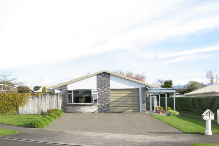 Photo of property in 6 Argyle Place, Highlands Park, New Plymouth, 4312