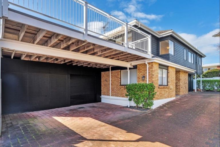 Photo of property in 2/20 Takutai Avenue, Bucklands Beach, Auckland, 2012