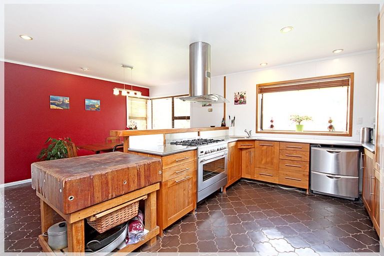 Photo of property in 214 Kawiu Road, Levin, 5510